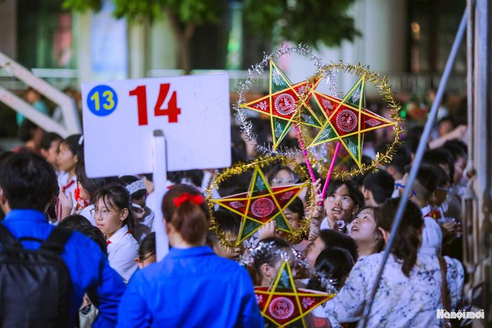 Trung thu không chỉ là ngày hội của thiếu nhi mà còn là dịp để nhắc nhở mỗi người về truyền thống yêu thương, đoàn kết, quan tâm đến thế hệ tương lai.