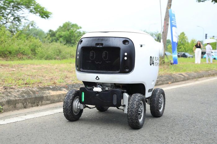 Robot giao hàng của Phenikaa-X.