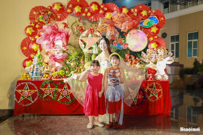 Công tác chăm lo Trung thu được triển khai theo hướng để mọi trẻ em trên địa bàn đều được vui Tết, đồng thời quan tâm, hỗ trợ đầy đủ, kịp thời đối với trẻ em có hoàn cảnh đặc biệt. Các hoạt động vui chơi cũng được đặt yêu cầu an toàn, lành mạnh, gắn với việc giữ gìn những giá trị văn hóa truyền thống. Qua đó, bồi đắp bản lĩnh, tâm hồn Việt cho thế hệ trẻ từ những hoạt động truyền thống thiết thực. Đây cũng là một trong những nội dung xuyên suốt và chủ đạo, cụ thể hóa tinh thần Nghị quyết số 80-NQ/TW của Bộ Chính trị về phát triển văn hóa.