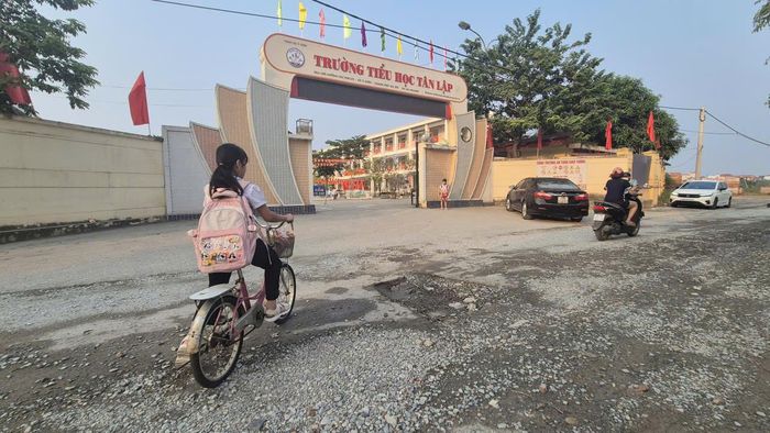 Khu vực trước cổng Trường Tiểu học Tân Lập (cơ sở 2).