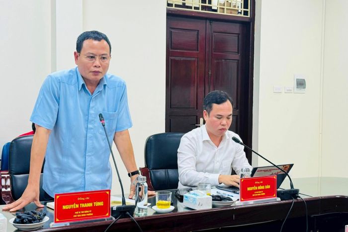 Chủ tịch UBND phường Láng Nguyễn Thanh Tùng khẳng định sẽ chỉ đạo quyết liệt để đẩy mạnh tiến độ, hoàn thành việc khám sức khỏe miễn phí cho nhân dân trên địa bàn, bảo đảm chất lượng và tiến độ. Ảnh: Mai Hoa
