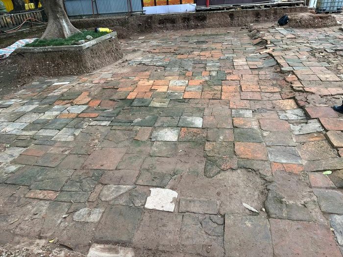 Phát hiện mới nhất của cuộc khảo cổ năm 2026 là sân nền của Chính điện Kính Thiên. Ảnh: Hoàng Quyên