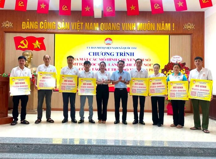 Mô hình “MTTQ Quốc Oai - Lắng nghe dân nói” tạo thêm kênh tương tác trực tiếp giữa Nhân dân với Mặt trận thông qua mã QR. Ảnh: PV
