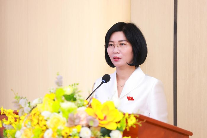 Chủ tịch HĐND thành phố Hà Nội Phùng Thị Hồng Hà phát biểu tại hội nghị. Ảnh: Văn Tuyến