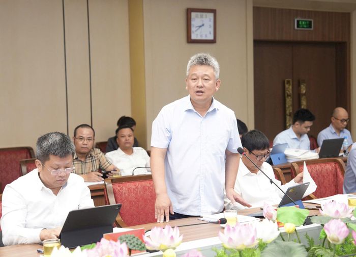 Đại diện các Ban Quản lý dự án đầu tư xây dựng của thành phố báo cáo tại buổi làm việc. Ảnh: Phạm Hùng