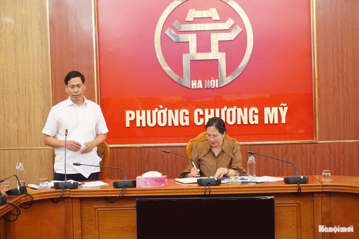 Phó Bí thư Thường trực Đảng ủy phường Chương Mỹ Vũ Ngọc Hòa phát biểu tại hội nghị. Ảnh: Lê Dung