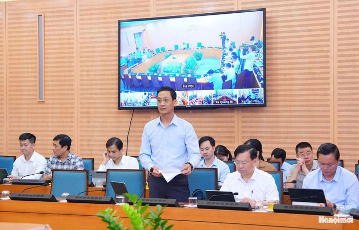 Giám đốc Sở Nông nghiệp và Môi trường Lê Thanh Nam báo cáo tại cuộc họp. Ảnh: Viết Thành