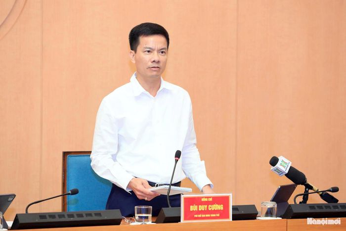 Phó Chủ tịch UBND thành phố Bùi Duy Cường phát biểu tại cuộc họp. Ảnh: Viết Thành