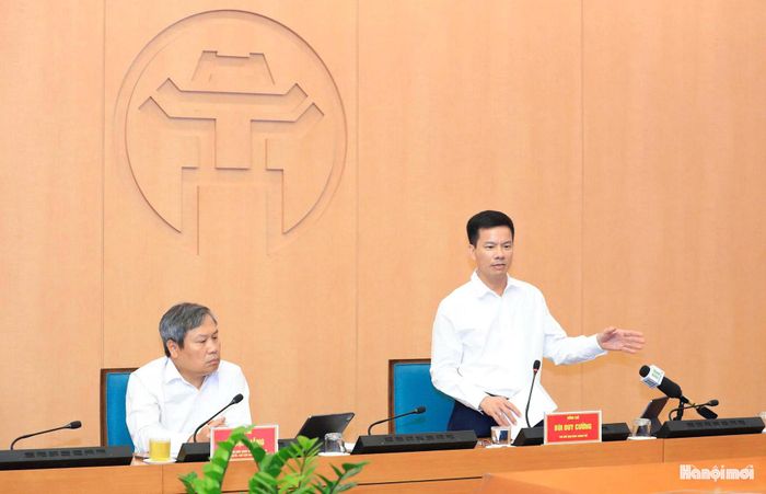 Phó Chủ tịch UBND thành phố Bùi Duy Cường phát biểu tại cuộc họp. Ảnh: Viết Thành