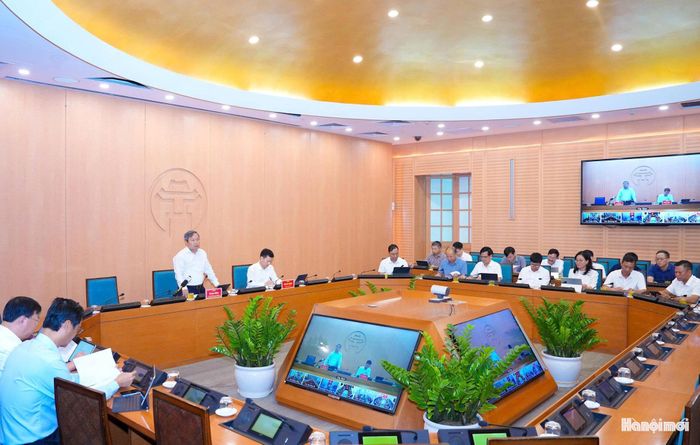 Chủ tịch UBND thành phố Hà Nội Vũ Đại Thắng chủ trì cuộc họp về tình hình và giải pháp tiêu lũ sông Tích, sông Bùi. Ảnh: Viết Thành