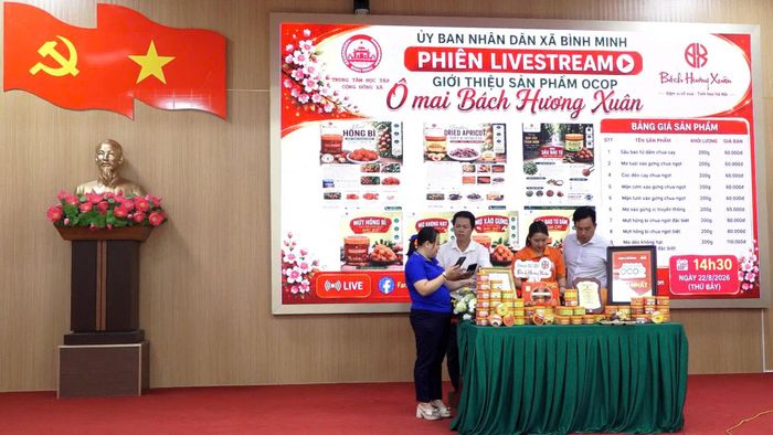 Khai thác các nền tảng số để quảng bá sản phẩm không chỉ giúp địa phương có thêm “đầu ra” mà đây còn là cơ hội để định vị thương hiệu, mở rộng thị trường và gia tăng giá trị. Ảnh: T.Liễu