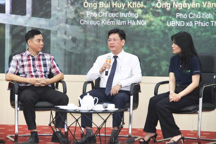 Đại diện Chi cục Kiểm lâm Hà Nội, xã Phúc Thọ và Trung tâm Giáo dục Thiên nhiên tham gia toạ đàm. Ảnh: Tùng Nguyễn