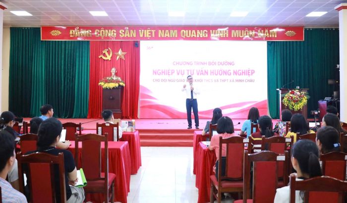 Xã Minh Châu tổ chức bồi dưỡng nghiệp vụ tư vấn hướng nghiệp. Ảnh: CTV