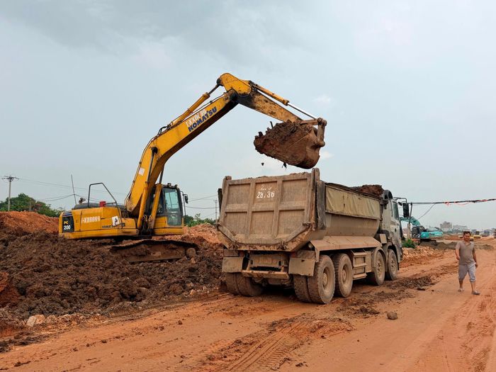 Dự án gồm hai thành phần. Trong đó, dự án thành phần 2 - Đầu tư xây dựng tuyến đường Vành đai 3 qua các xã Đông Anh, Thư Lâm, Phúc Thịnh, Quang Minh có tổng mức đầu tư sau điều chỉnh là 6.631 tỷ đồng. Ảnh: Thanh Hà