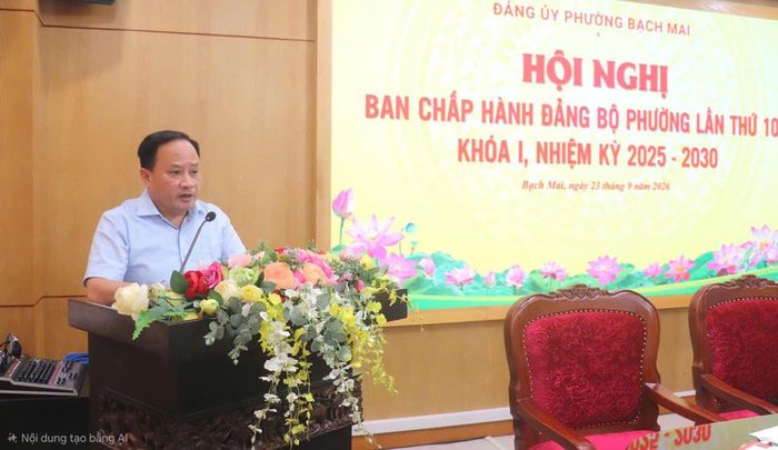 Bí thư Đảng ủy, Chủ tịch HĐND phường Bạch Mai Trần Quyết Thắng phát biểu chỉ đạo. Ảnh: Linh Chi