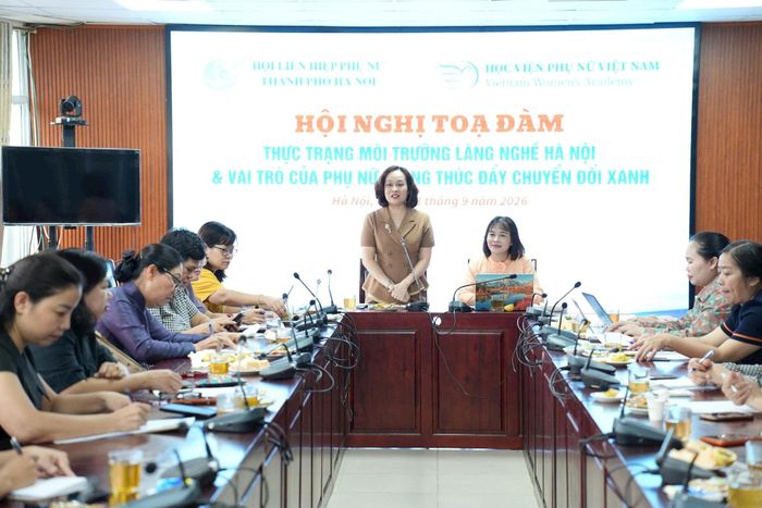 Phó Chủ tịch Thường trực Hội Liên hiệp phụ nữ thành phố Hà Nội Phạm Thị Thanh Hương phát biểu tại hội nghị. Ảnh: Hoàng Lan
