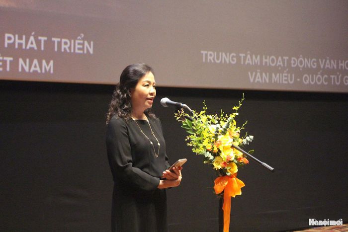 Tiến sĩ Ngô Phương Lan. Chủ tịch Hiệp hội Xúc tiến phát triển Điện ảnh Việt Nam phát biểu tại chương trình. Ảnh: Mộc Miên