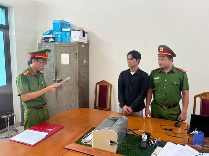 Cơ quan Cảnh sát điều tra công bố các quyết định tố tụng đối với Bùi Quý Dậu. Ảnh: CACC