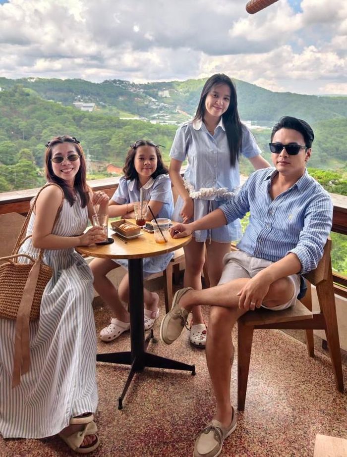 Gia đình nhỏ của Hồng Đăng - Anh Đào sau 18 năm về chung một nhà.