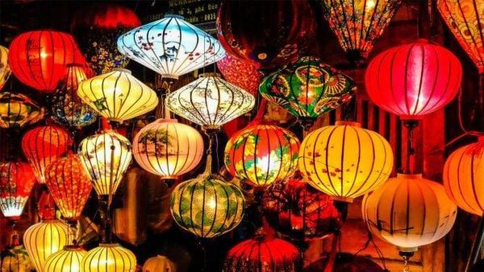 Màu đỏ cũng rất phù hợp với không khí lễ hội ngày tết Trung thu, mang đến sự linh thiêng sum vầy trong không gian sum họp gia đình.