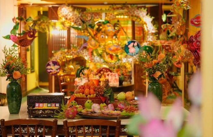 Rằm Trung thu là ngày Tết Đoàn Viên, vì thế, bạn nên dành thời gian để về thăm bố mẹ.