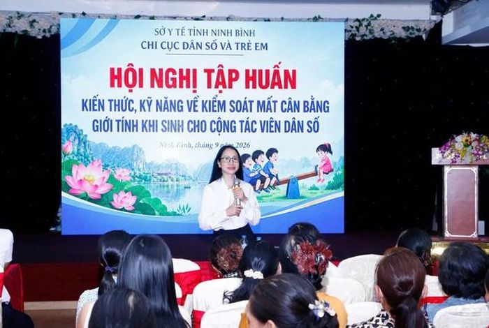 Đồng chí Tạ Thị Hoa, Chi cục trưởng Chi cục Dân số và Trẻ em phát biểu khai mạc hội nghị tập huấn.