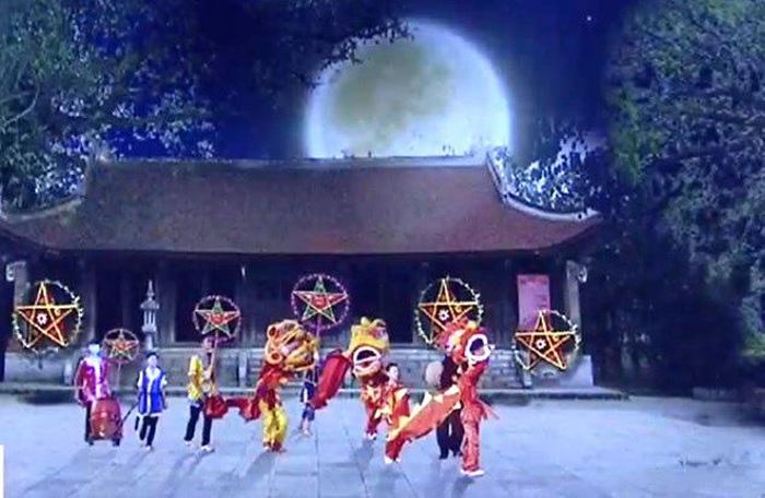 Đi qua nhiều mùa Trung thu, nhiều người muốn tìm lại vầng trăng năm ấy và ngôi nhà nhỏ với những người từng cùng mình phá cỗ dưới vầng trăng tuổi thơ. Ảnh internet