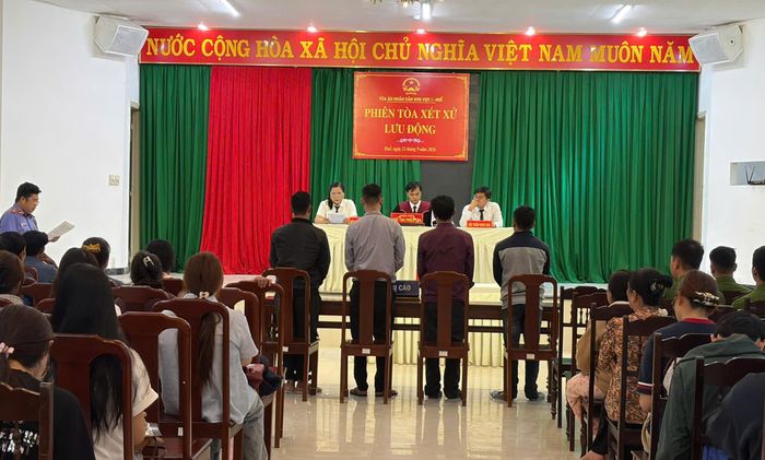 Phiên tòa xét xử lưu động. Ảnh: Ngọc Minh.
