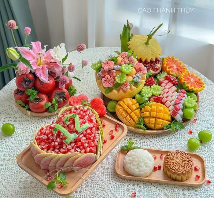 Những phần trái cây được chị Thanh Thủy tỉa và bày đẹp mắt.