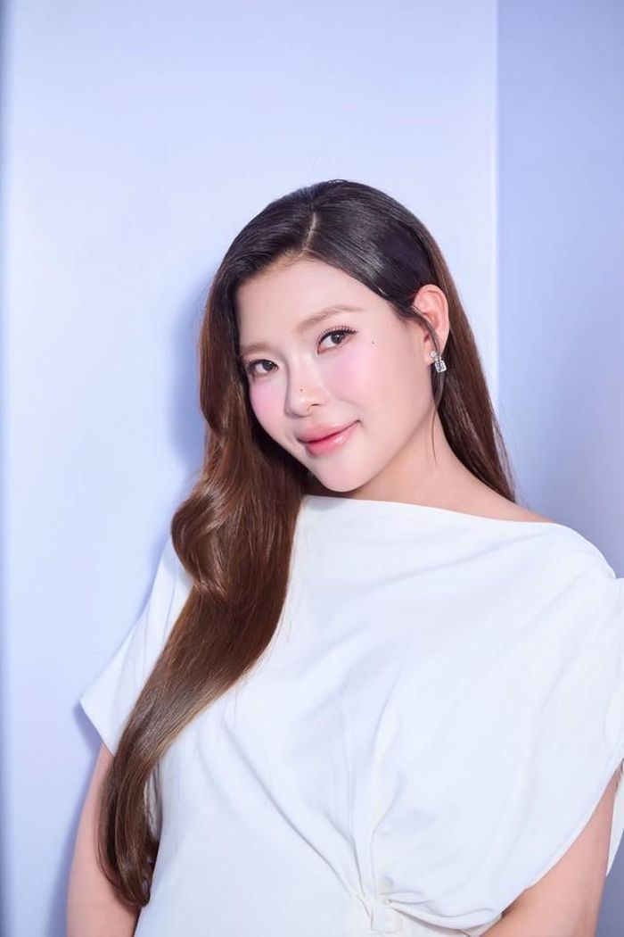Diễn viên Thúy Diễm chia sẻ hình ảnh mới nhất và cho biết, ở hành trình cuối thai kỳ cô tăng gần 20 kg, chân tay sưng phồng to gấp đôi bình thường nhưng vẫn giữ tinh thần vui vẻ, tích cực.