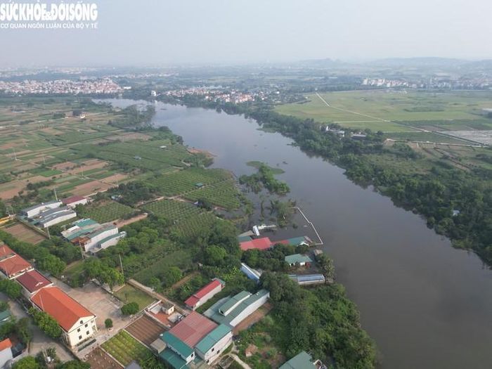 Ban QLDA đề nghị xã An Khánh và Hưng Đạo phối hợp với Phòng Giải phóng mặt bằng - Ban QLDA đẩy nhanh công tác giải phóng mặt bằng, sớm bàn giao mặt bằng còn lại nằm trong phạm vi dự án, xong trong quý IV/2026. Trong khi đó, đại diện UBND xã Hưng Đạo cho biết, chính quyền xã đang phối hợp với chủ đầu tư tháo gỡ những khó khăn, vướng mắc về mặt bằng dự án sớm được triển khai, bảo đảm tiến độ.