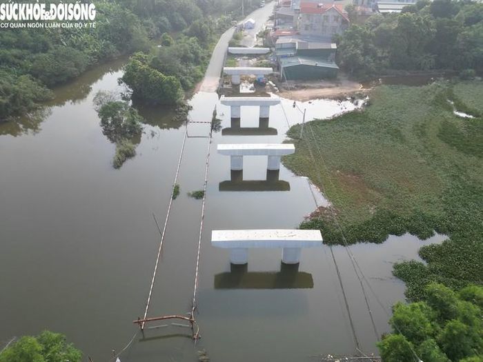 Theo người dân sinh sống khu vực này, mỗi năm cầu tạm 72 đều bị ngập 2 -3 lần sau những trận mưa lớn. Điều này đã ảnh hưởng lớn tới đời sống, cũng như công việc kinh doanh, buôn bán của người dân.