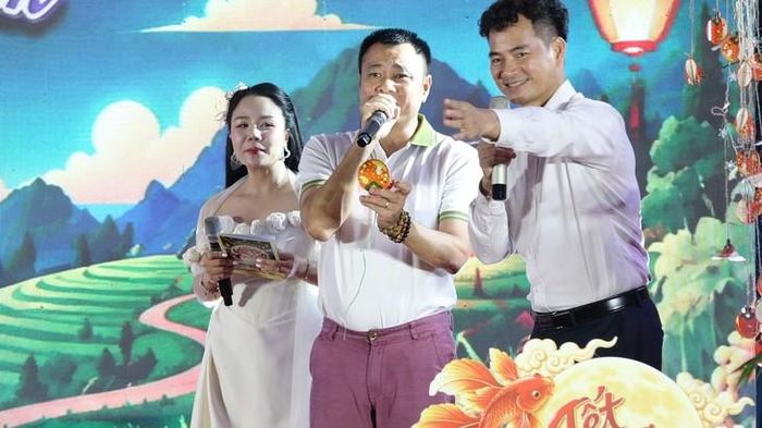 Chương trình có sự tham gia của hai nghệ sĩ quen thuộc: NSND Xuân Bắc và NSND Tự Long. Ảnh: Ngọc Hưng.