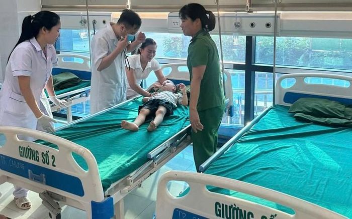 Nhờ được đưa đi cấp cứu kịp thời, cháu bé đã qua cơn nguy hiểm. Ảnh: CATH.