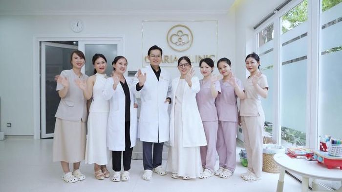 Đội ngũ nhân sự Claria Clinic. Ảnh DN.