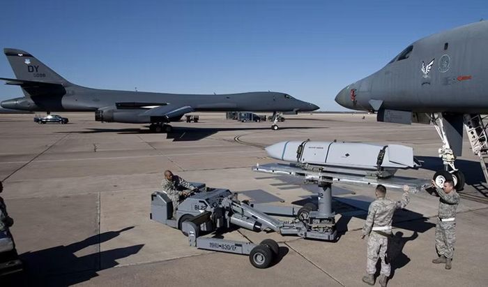 Không quân Mỹ từng ghi nhận B-1B có tải trọng vũ khí dẫn đường và không dẫn đường lớn nhất trong lực lượng.