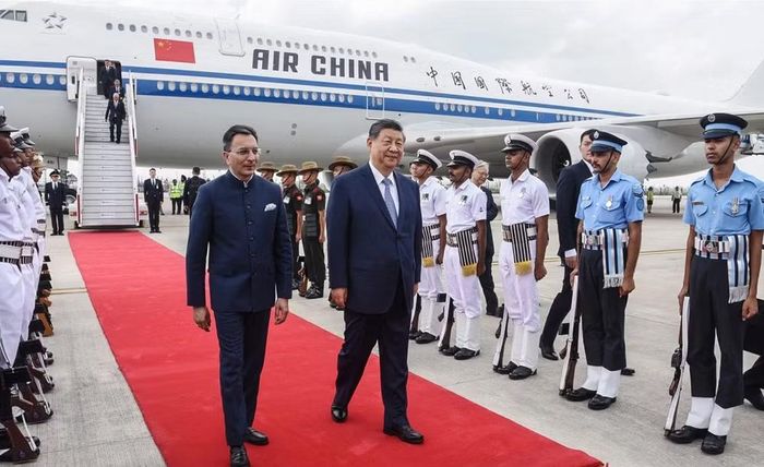 Nguồn này cũng cho biết chuyên cơ được tích hợp các hệ thống phát hiện mối đe dọa, biện pháp đối phó tên lửa và lớp bảo vệ chống xung điện từ. Tuy nhiên, chi tiết kỹ thuật của những hệ thống này chưa được Trung Quốc công khai.