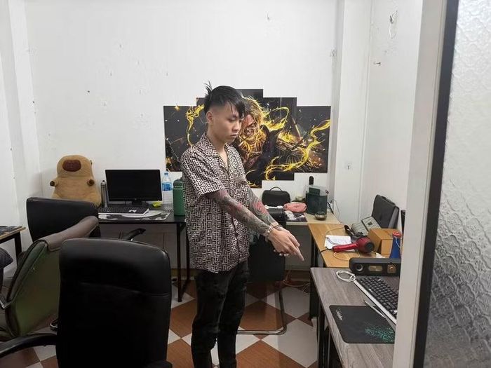 Đối tượng Hoàng Lý Hải tại nơi xảy ra vụ việc