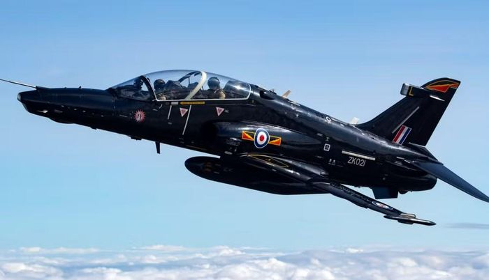 Dòng máy bay huấn luyện phản lực Hawk được hãng BAE Systems của Anh phát triển từ cuối những năm 1960. Chiếc đầu tiên bay thử năm 1974 và hơn 1.000 máy bay thuộc dòng này đã được sản xuất cho nhiều quốc gia.