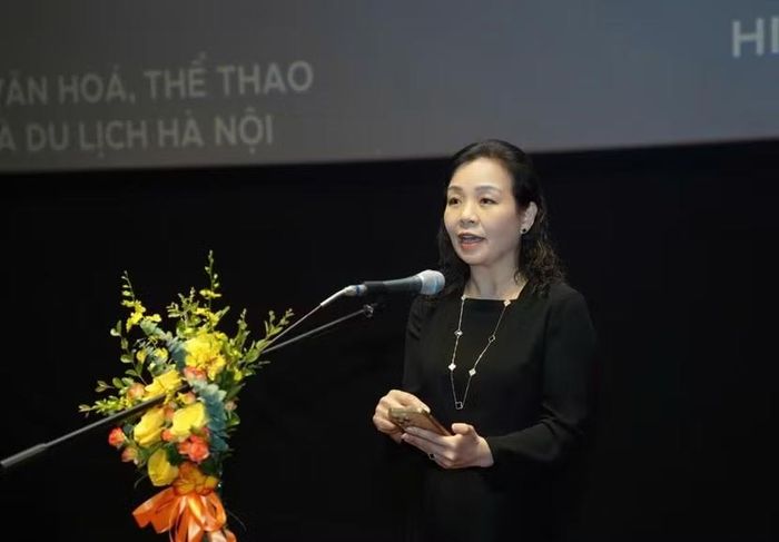 TS. Ngô Phương Lan, Chủ tịch Hiệp hội Xúc tiến phát triển Điện ảnh Việt Nam phát biểu tại lễ khai mạc Tuần phim