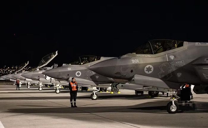 Tuy nhiên, việc đưa vũ khí này lên F-35I đặt ra yêu cầu tích hợp riêng do máy bay có cấu hình phần mềm, hệ thống nhiệm vụ và khoang vũ khí đặc thù.