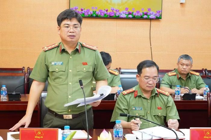 Đại tá Trần Văn Quang, Trưởng phòng Tổ chức cán bộ phát biểu tại Hội nghị