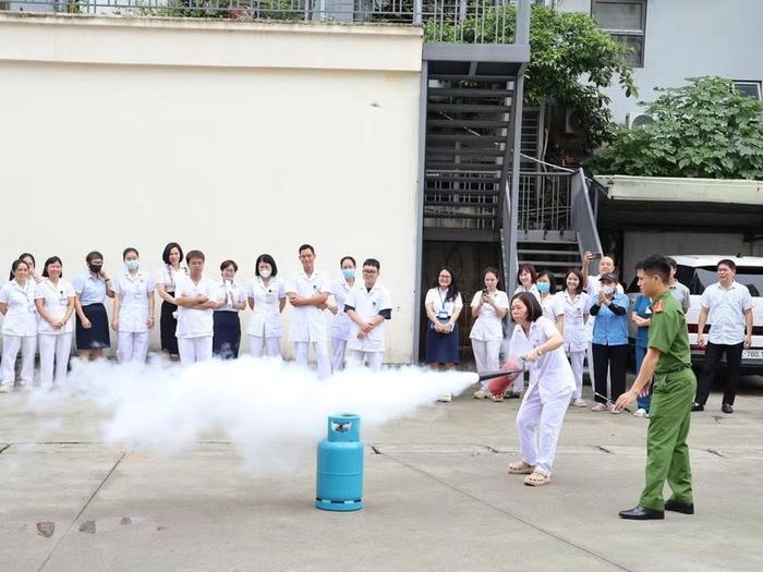 Tập huấn nghiệp vụ PCCC cho nhân viên y tế của Bệnh viện