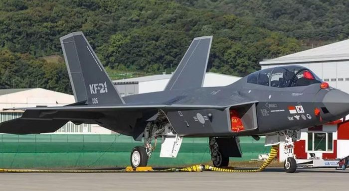 Điều này sẽ mở rộng vai trò của tiêm kích KF-21 từ một nền tảng chủ yếu phục vụ nhiệm vụ không chiến sang máy bay đa nhiệm với khả năng thực hiện nhiều loại nhiệm vụ.