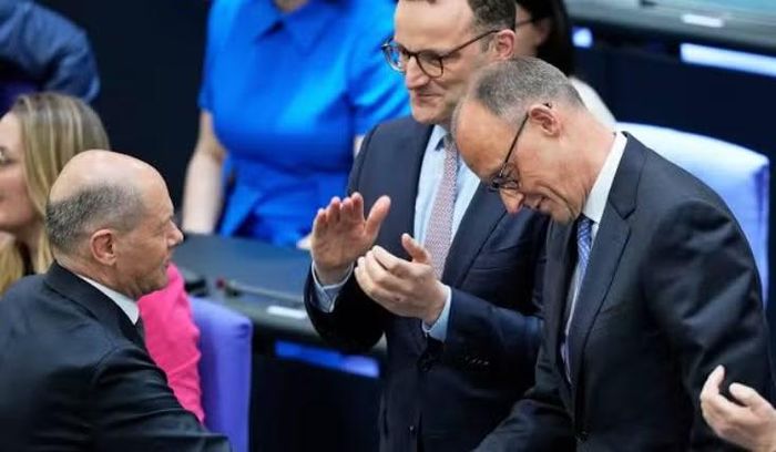 Tại Berlin, CDU cũng mất vị trí dẫn đầu. Đảng này giành khoảng 19% phiếu, đứng sau Die Linke, đảng cánh tả giành khoảng 25%.