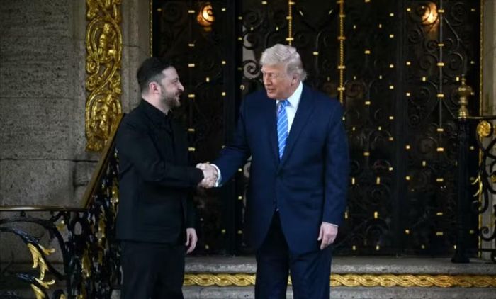 "Chúng tôi đã có cuộc gặp tích cực và hiệu quả với Tổng thống Donald Trump. Mỹ và Ukraine đều muốn cuộc chiến vô nghĩa chấm dứt trước mùa đông", ông Zelensky viết trên mạng xã hội.