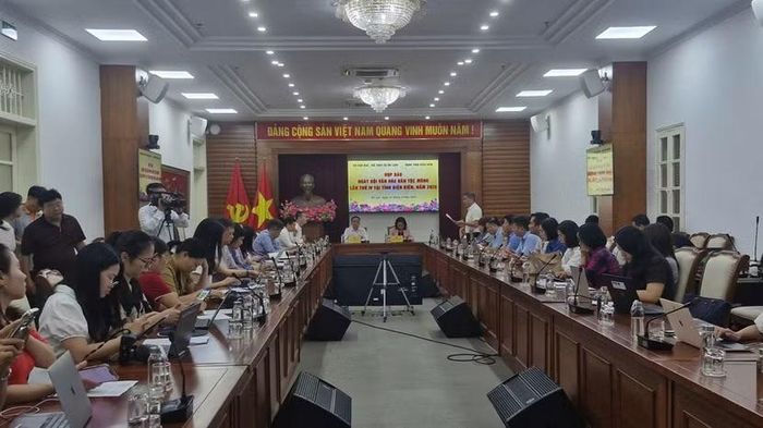 Toàn cảnh buổi họp báo Ngày hội văn hóa dân tộc Mông lần thứ IV năm 2026.