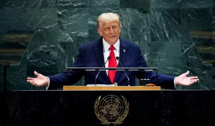 Tổng thống Mỹ Donald Trump ngày 22/9 tuyên bố chính quyền của ông sẽ sử dụng thuật ngữ "Super Intelligence", có thể dịch là "siêu trí tuệ", thay cho "Artificial Intelligence" trong các tài liệu của Mỹ.
