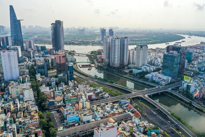Theo tác giả cuốn sách, muốn thoát khỏi bẫy thu nhập trung bình phải đưa mục tiêu tăng trưởng kinh tế cao, liên tục trong vài thập niên thành “bài toán ngược” để giải. Ảnh minh họa.