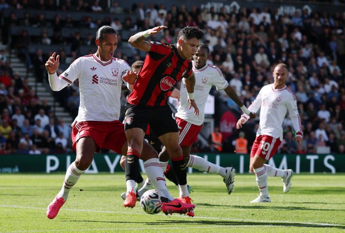  Bournemouth thường xuyên bán trụ cột nhưng chuẩn bị phương án kế nhiệm từ sớm, thay vì chờ cầu thủ ra đi mới tìm người thay thế. 